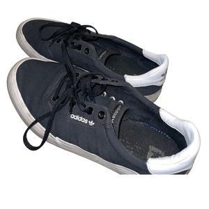 Adidas US size 9 1/2 lowtop shoes
